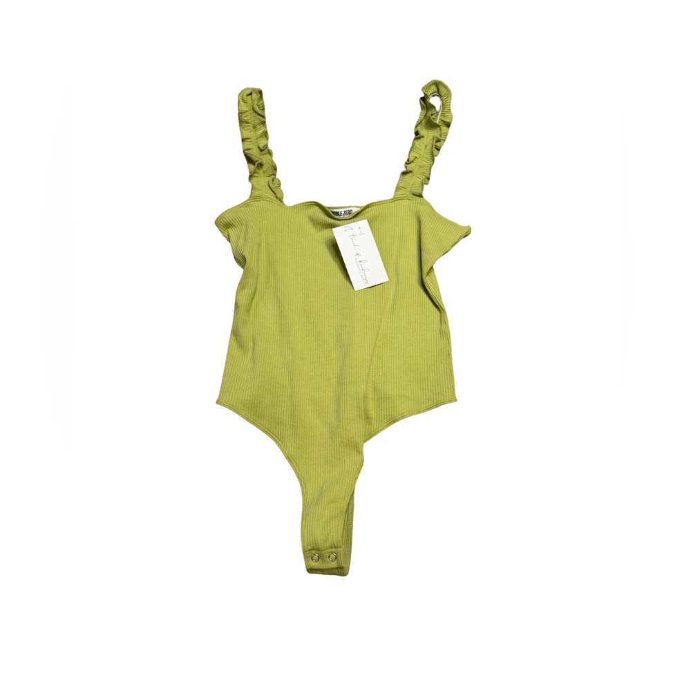 💚‎ NWT Double Zero Ribbed Green Ruffle Strap Bodysuit Size Medium 💚